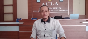 Keterangan foto : Lukman Sekdes Sukarukun