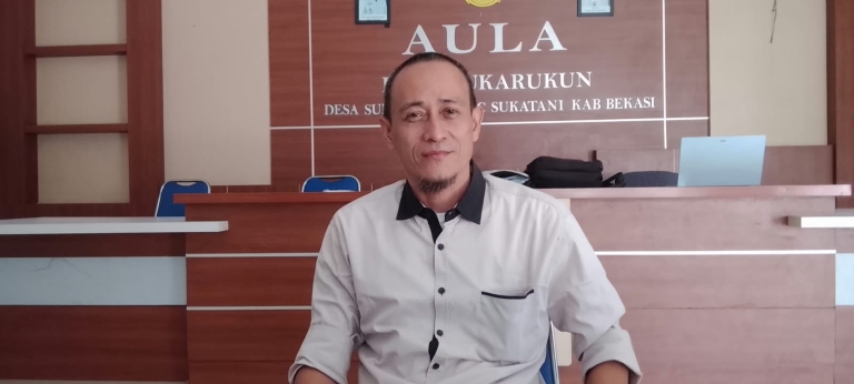 Keterangan foto : Lukman Sekdes Sukarukun