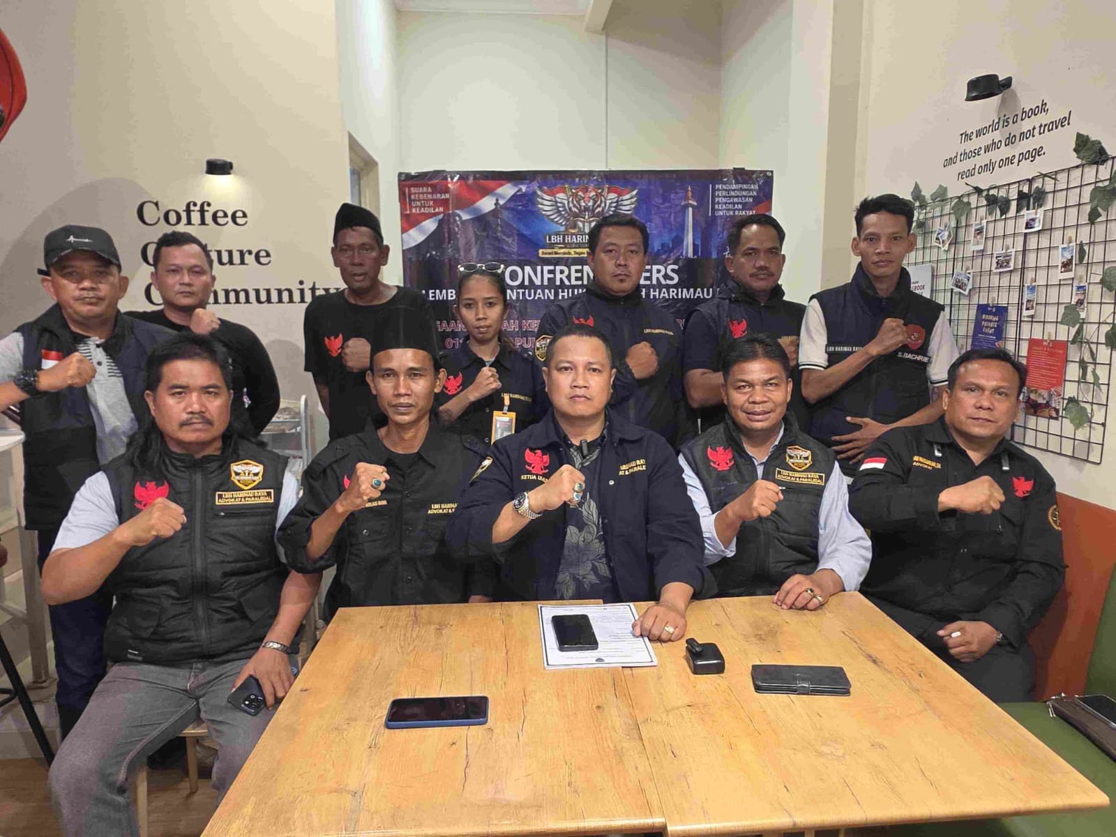 Keterangan foto : Konferensi pers LBH Harimau Tayan, Rabu 23/9/2026
