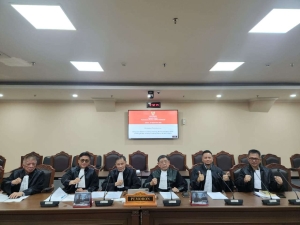 Keterangan foto : Tim Hukum Merah putih saat bersidang di Mahkamah Konstitusi