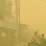 Keterangan foto : Kabut Asap Selimuti Buntok, Warga Keluhkan Kelangkaan Pasokan & Harga Gas LPG Tembus Rp45.000