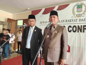 Konferensi pers : Plt Bupati Bekasi dan Ketua DPRD usai menggelar rapat paripurna, Jumat, 16/10/2026