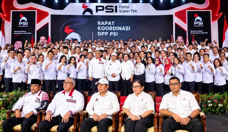 Keterangan foto : Mantan Presiden Republik Indonesia ke-7, Joko Widodo (Jokowi), menghadiri kegiatan Rapat Koordinasi Daerah (Rakorda) Dewan Pimpinan Daerah (DPD) Partai Solidaritas Indonesia (PSI) Kabupaten Bogor, Jawa Barat, yang diselenggarakan di Sentul International Convention Center (SICC), Sentul, Sabtu (24/10/2026).