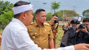 Bupati Bekasi Dampingi KDM, Pembongkaran Jembatan Penghambat Kali CBL Dipercepat untuk Antisipasi Banjir (Tambun Utara Bekasi, Senin,26/10/2026)