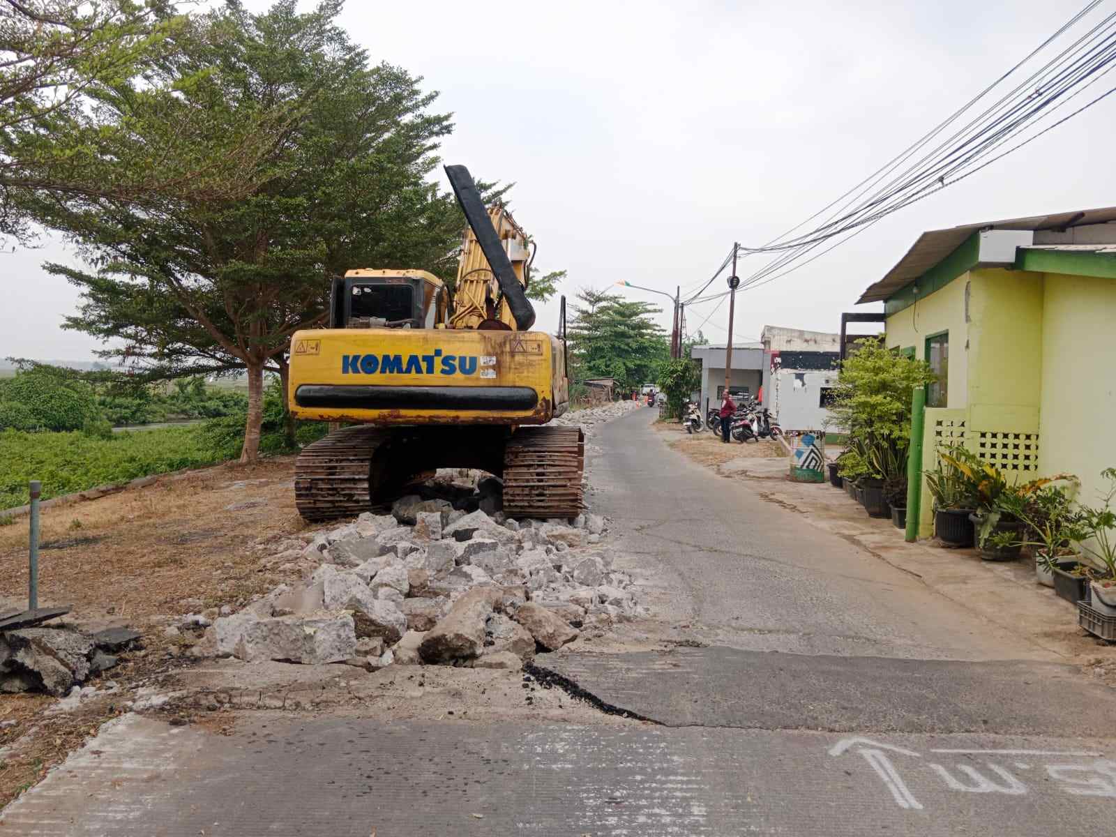 Keterangan foto : Dugaan “Curi Start” Proyek Jalan Cilampayan–Cipayung, Transparansi DSDABMBK Dipertanyakan