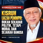 Keterangan foto: KH Ronggosutrisno Tahir,  “Aki-aki di Serambi Masjid Al-Ikhlas”.