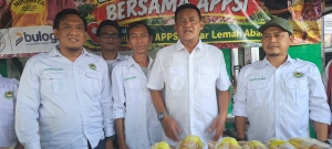 Keterangan foto : Anggota Komisi IX DPR RI Obon Tabroni meresmikan Kios Asosiasi Pedagang Pasar Seluruh Indonesia (APPSI) Komisariat Pasar Lemah Abang, Cikarang Utara, Kabupaten Bekasi, Sabtu (3/10/2026).
