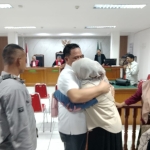 Keterangan foto : Suasana haru mewarnai persidangan perkara dugaan korupsi Tunjangan Perumahan (Tuper) DPRD Kabupaten Bekasi di Pengadilan Tindak Pidana Korupsi (Tipikor) Bandung, Rabu (7/10/2026).