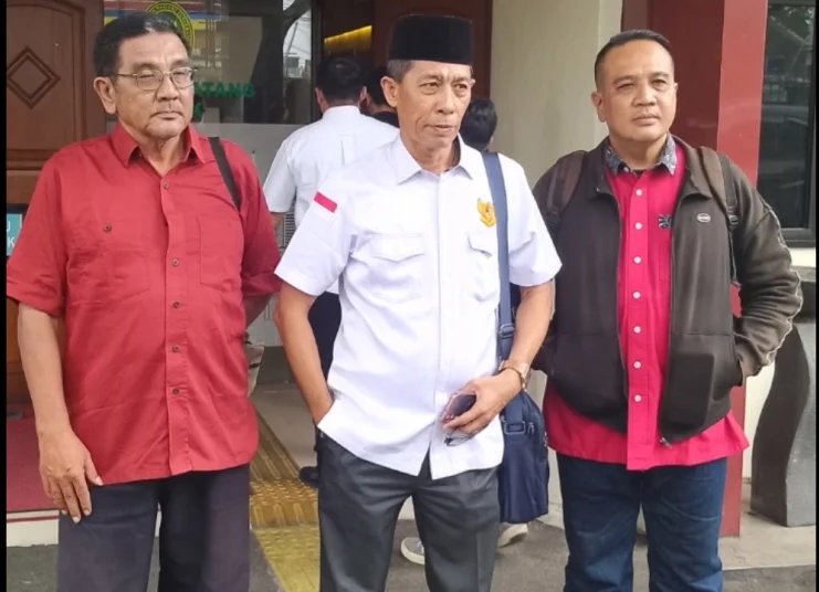Keterangan foto : Dugaan Penggelapan 20 Sertifikat, Kuasa Hukum Ahli Waris Desak Menteri Hukum dan Kapolri Periksa Oknum Notaris