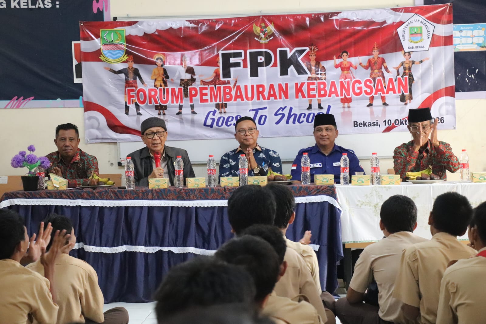 Keterangan foto : Forum Pembauran Kebangsaan (FPK) Kabupaten Bekasi menggelar program Goes To School di SMP Negeri 5 Tambun Utara, Sabtu (10/10/2026).