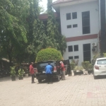 Keterangan foto : Tim penyidik Kejaksaan Agung (Kejagung) RI disebut melakukan pemeriksaan di Kantor Kecamatan Bekasi Barat, Kota Bekasi, pada Rabu (14/10/2026).