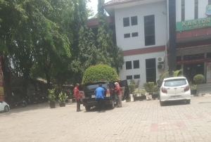 Keterangan foto : Tim penyidik Kejaksaan Agung (Kejagung) RI disebut melakukan pemeriksaan di Kantor Kecamatan Bekasi Barat, Kota Bekasi, pada Rabu (14/10/2026).