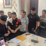 Keterangan foto : Plt Bupati Bekasi audensi bersama wartawan