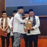 Keterangan foto: Plt Bupati Bekasi Lantik 18 Anggota TP2D 2026, Rahmatullah M.Pd Masuk Jajaran Tim
