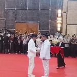 Keterangan foto : Gubernur Jawa Barat Dedi Mulyadi melantik dr.Asep Surya Atmaja menjadi Bupati Bekasi sisa masa jabatan 2025- 2030 Bandung 23/10/2026