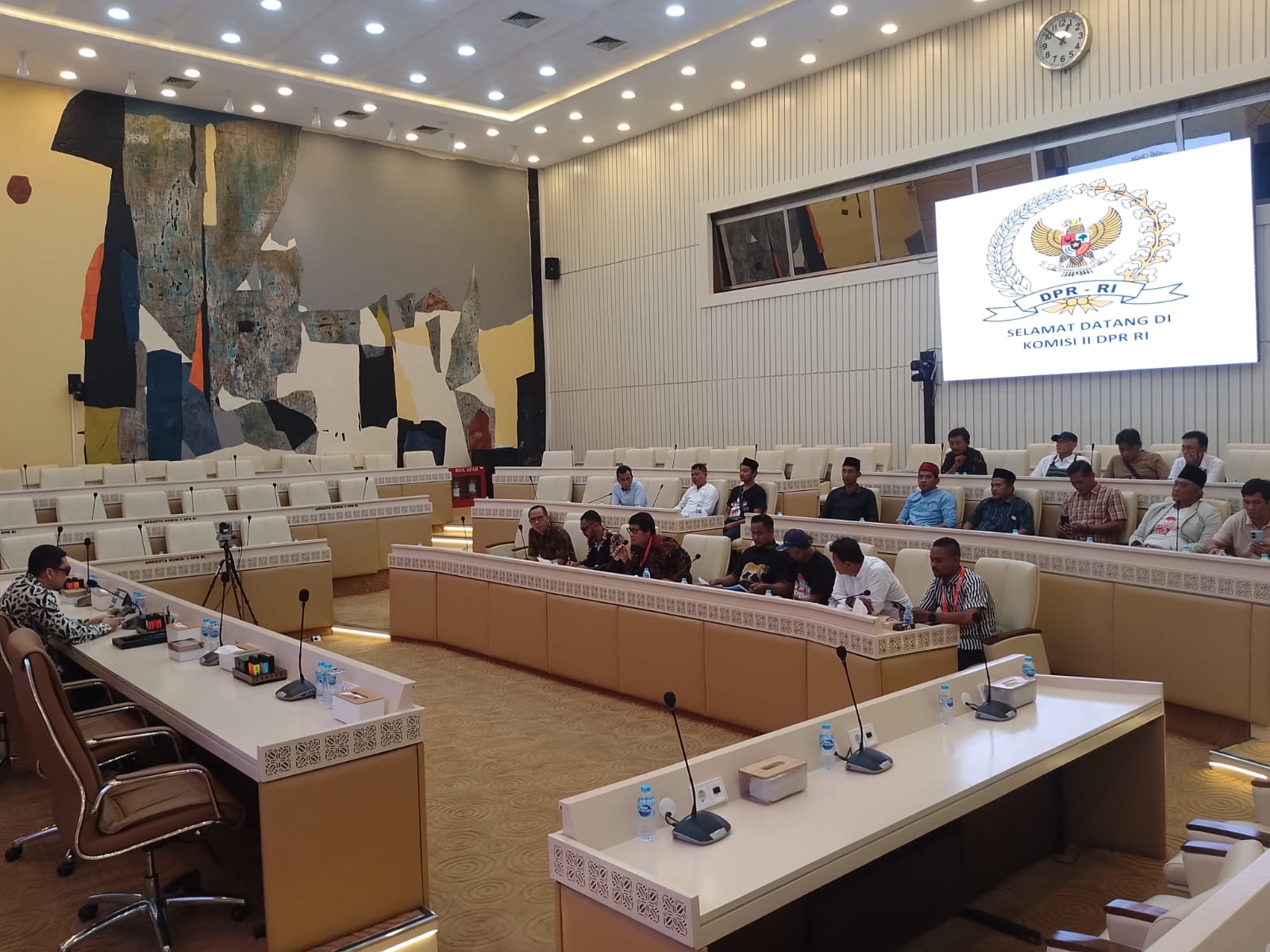 Keterangan foto : Polemik Pilkades 26 Desa, LBH AMPUH Desak Komisi II DPR RI Turun Tangan